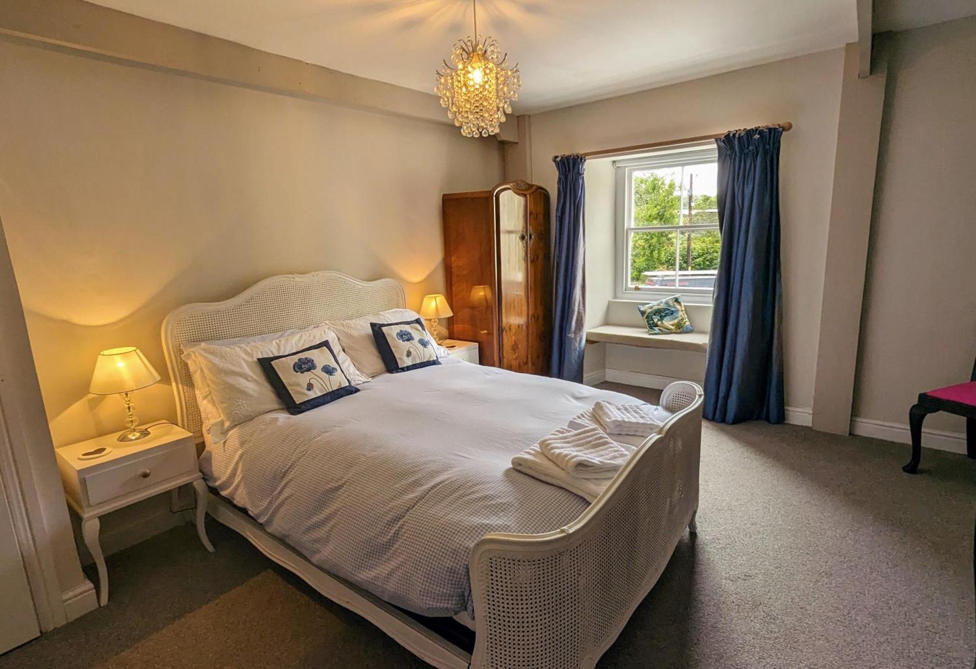 هيلستون Britannia House Vintage B&B Cornwall الغرفة الصورة